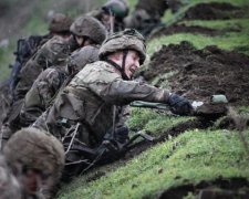 Меню морпіхів доповнила жива і отруйна страва: відео