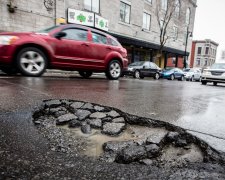 Прекрасна дорога, якщо не їздити по ній: водії показали пекельний шлях, який мучить з 2014 року