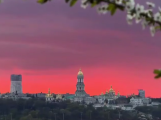 Церква, захід сонця, кадр з відео
