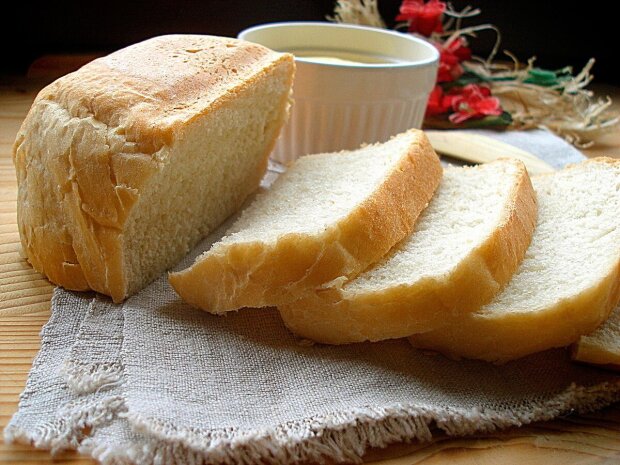 Нарізаний білий хліб. Фото: Pinterest