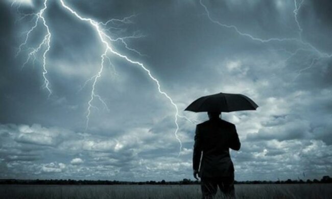 На Прикарпатье от удара молнии погибли двое человек
