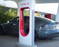 Tesla представила компактну заправку для електрокарів