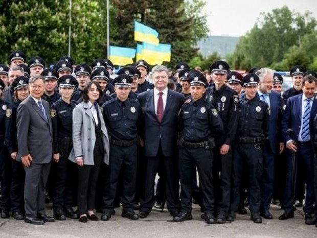 Порошенко заявив, що нова поліція не допустила б «російської весни»