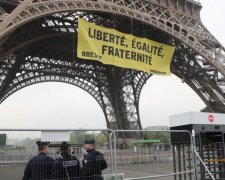 Навіть Ейфелева вежа повстала проти Ле Пен