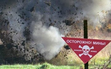 На Донетчине подорвался трактор: обошлось без жертв