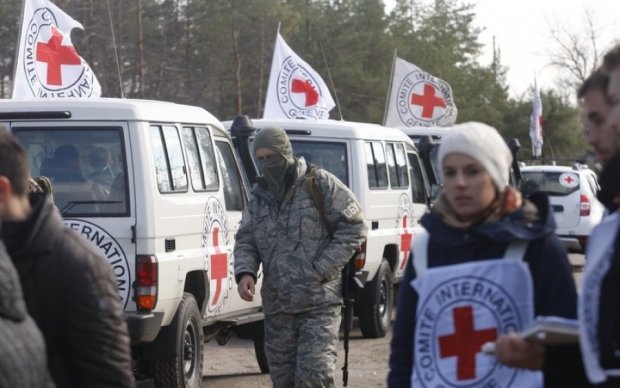 Бойовики Донбасу пустили до заручників міжнародних волонтерів