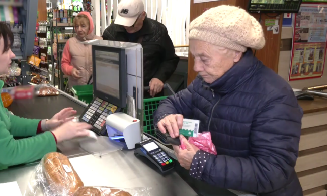 Супермаркет, пенсіонерка. Фото: скрін youtube
