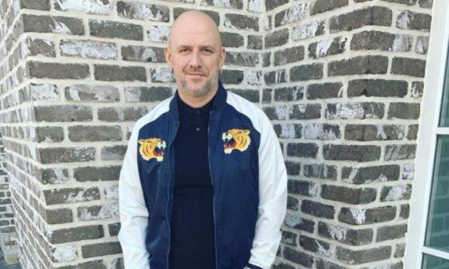 Потапа застукали за поцелуем с загадочной брюнеткой: "Это точно не первая жена?"