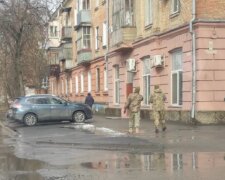 Роздача повісток, скріншот: YouTube