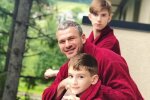 Арсен Мирзоян с сыновьями, фото с Instagram