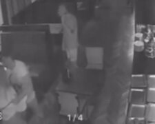 Нападение слуги народа на женщину, скриншот видео