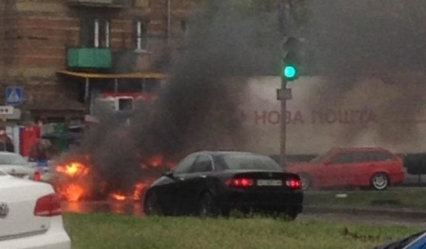 На Ленінградській площі згоріло авто (фото)