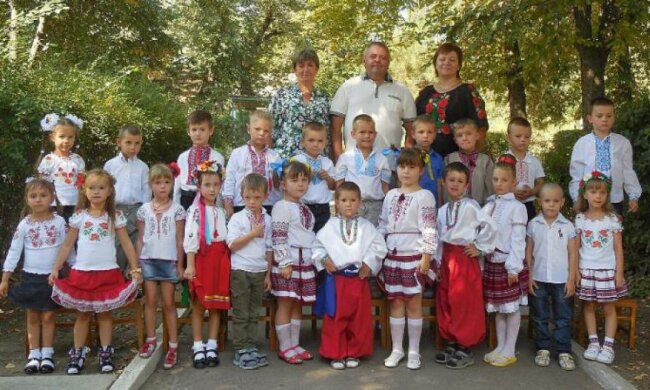 День знань у Кіровоградському дитсадочку зустріли  у вишиванках (фото)