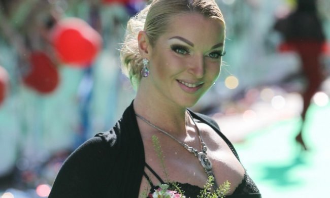 Книжный шедевр Волочковой разнесли в сети: мысли скачут, как блохи