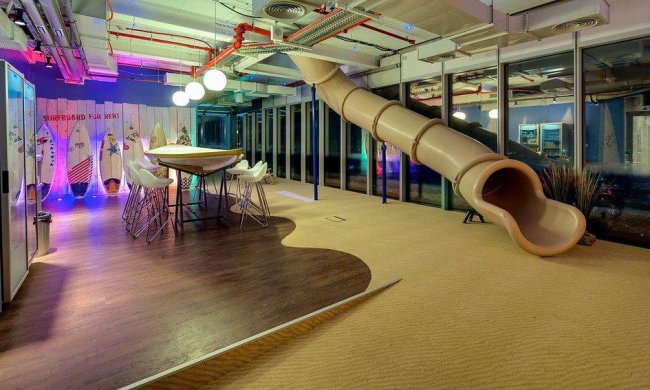 Суцільна каторга: співробітники Amazon, Apple і Facebook розповіли про роботу