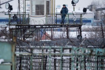 Жена украинского политзаключенного бьет тревогу: он загибается от боли