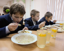 Київських школярів нагодували жахливими створіннями: після такого апетит зникне надовго