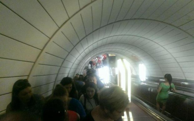 Платите 8 гривен и идите пешком: как киевский метрополитен издевается над людьми