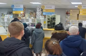 Черга на "Укрпошті", скріншот: YouTube