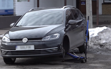 Пошкоджене авто. Фото: скрін youtube