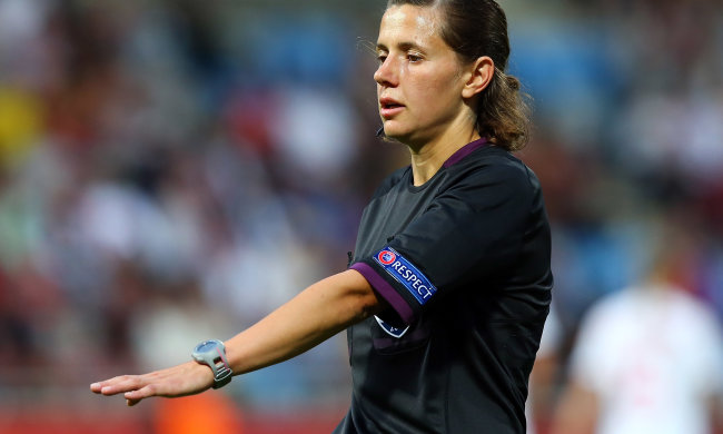 Украинка Монзуль вошла в топ-рейтинг лучших футбольных судей мира