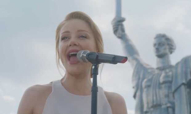 Тина Кароль, кадр из клипа на песню "One Nation Under Love"