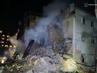 Поврежденные здания после ночной атаки Шосткинской громады