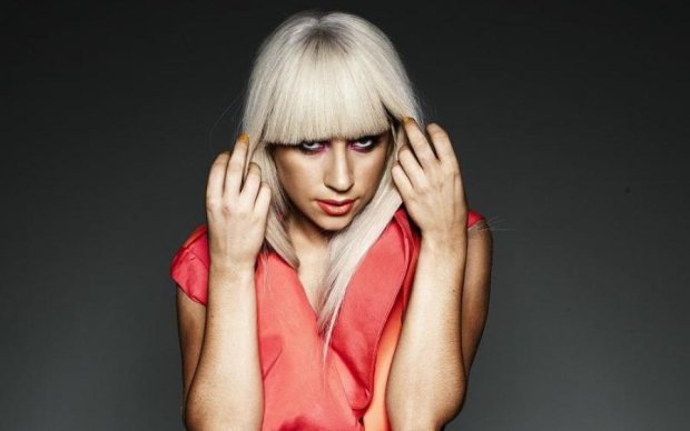 Леді Гага подякувала фанам еротичним фото