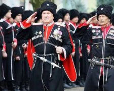 Кокошник, горілка, козаки: Путін збирається на весілля