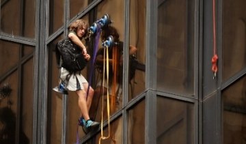 Нью-йоркского "спайдермена" сняли с небоскреба Trump Tower (ВИДЕО)