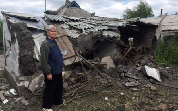 Зі сльозами на очах: мешканці Донеччини розповіли про звірства бойовиків