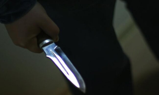 У Києві чоловік з ножем намагався пограбувати заправку