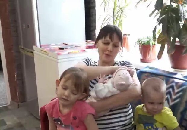 Багатодітна родина, скріншот із відео