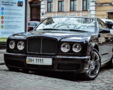 Редкий автомобиль Bentley красуется на улицах Одессы 