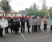 "Геть московских попов!": жители города восстали против церквей Путина в Украине