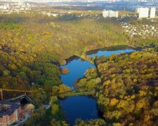 У Києві гарячу воду зливають просто в озеро: "Її забагато"