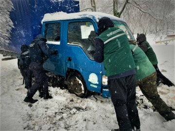 Гвардейцы помогают спасателям, facebook.com/mvs.gov.ua