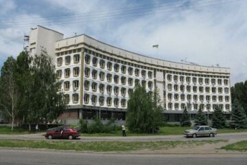 Запорізька чиновниця три роки отримувала липові аліменти: "Намахлювала на квартиру"
