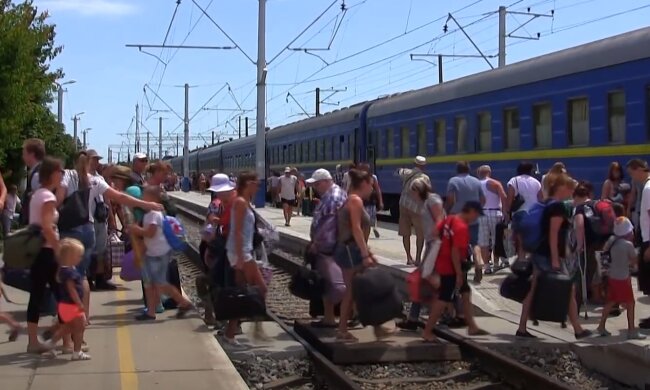 Пассажири "Укрзализници", скриншот: Youtube