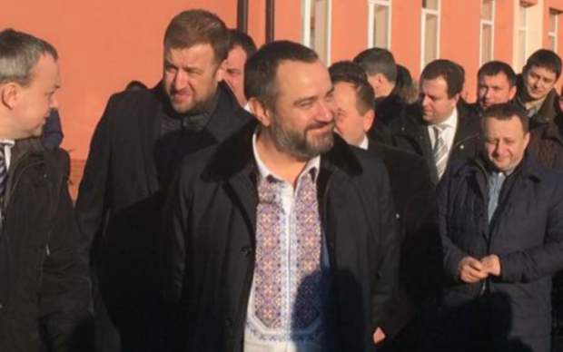 Главе украинского футбола сделали подхалимский подарок в Ровно