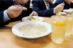 Школьникам готовят "питательную" реформу: как будут кормить детей