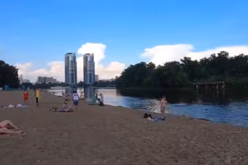 Киян пустили в кіно і на пляжі, але є нюанс