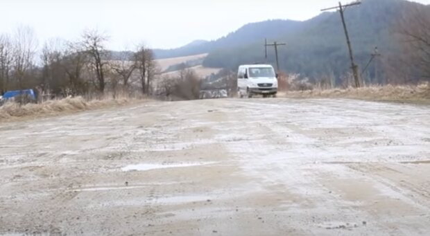 Под Тернополем коммунальщики оскандалились позорным ремонтом дороги - асфальт сняли, а залатать "забыли"