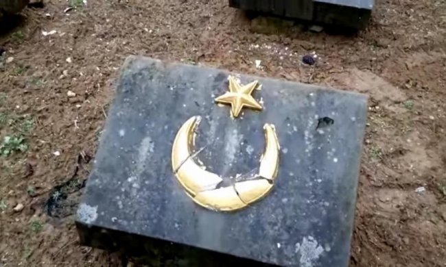 В окупованому Севастополі вандали розбили меморіал турецьким воїнам (відео)