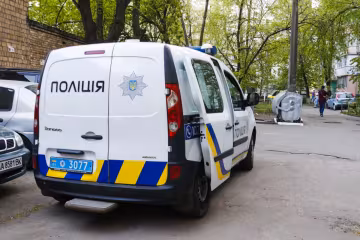 У Києві розгромили BMW: гроші чи машина