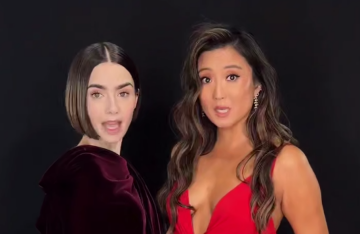 Лили Коллинз и Эшли Парк, кадр из видео