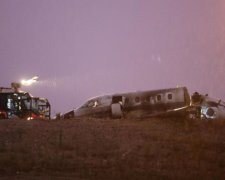 Два літаки зчепились в аеропорту, є жертви