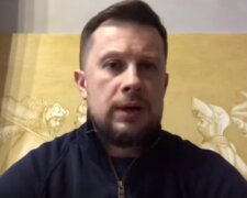 "Лежати, с**а": Андрій Білецький показав, як силовики б'ють людей у транспорті через карантин