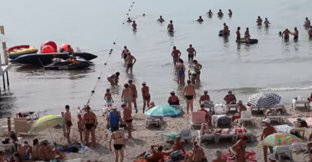 Специалисты рассказали, чем кормят отдыхающих на украинских пляжах: опасно для жизни