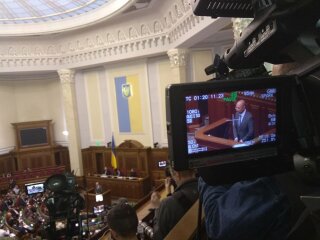 Денис Шмигаль відповідає на питання депутатів, фото: "Україна молода, Іван Леонов